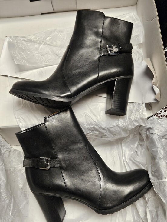 Ralph Lauren Shoes - NIB Lauren Ralph Lauren "Cabrey" Ankle Booties sz8.5